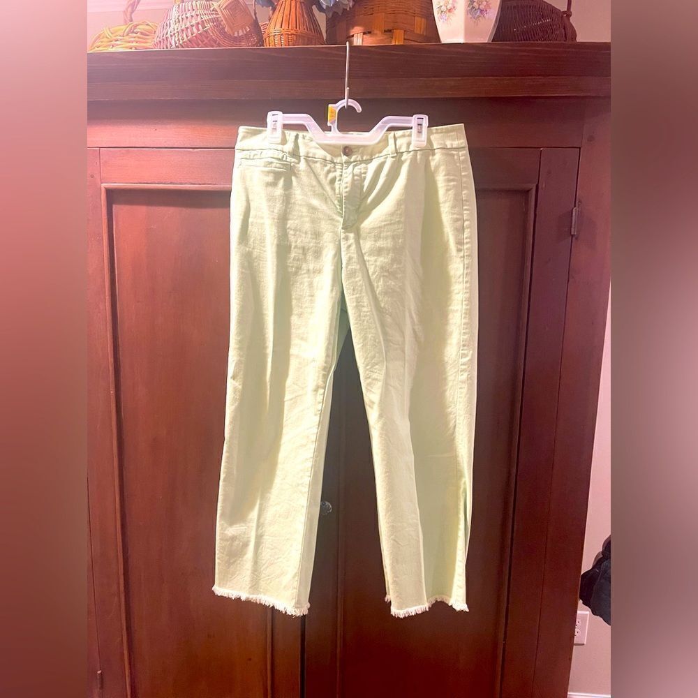 Pistachio green cropped chino